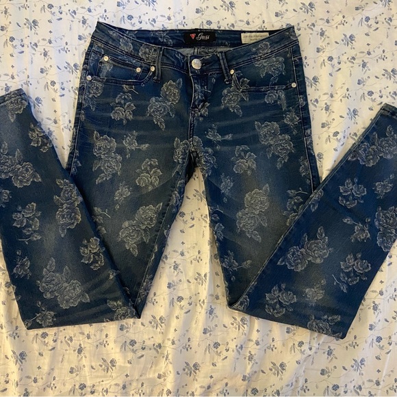 Guess Jeans floral low-rise skinny jean - Picture 2 of 4
